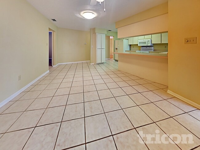 Photo - 610 Oakmoss Dr