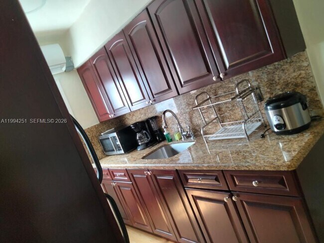 4015 Indian Creek Dr Unit 302