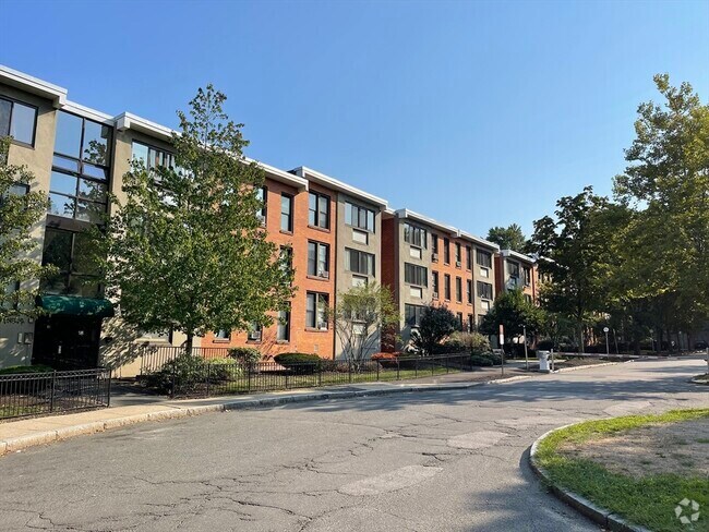 Building Photo - 38 Juniper St Unit 113 Rental