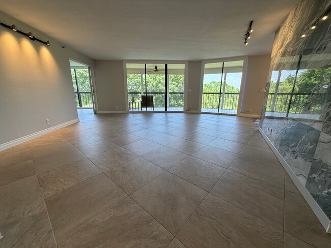 5279 Fountains Dr S Unit #404