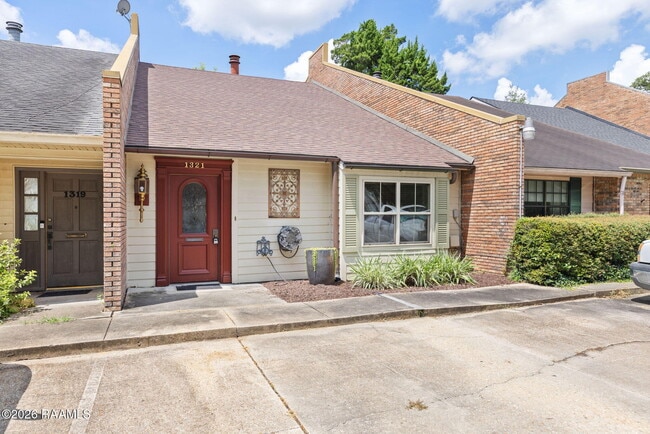 Photo - 1321 W St Mary Blvd
