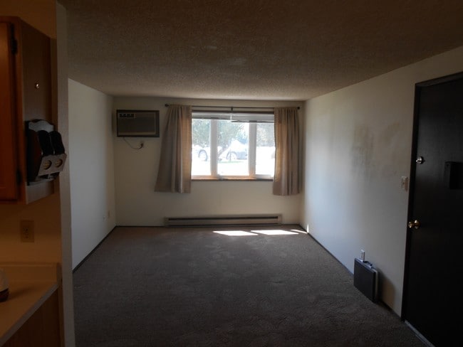 Photo - Pines Apartments