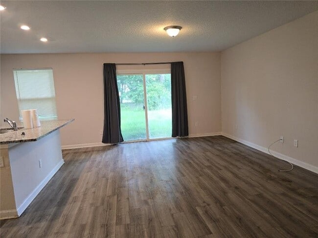 Photo - 11138 Pine St