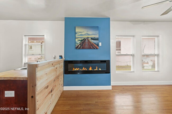 Photo - 269 W King St