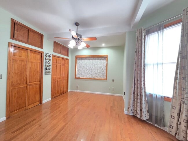 Photo - 561 AVENUE E