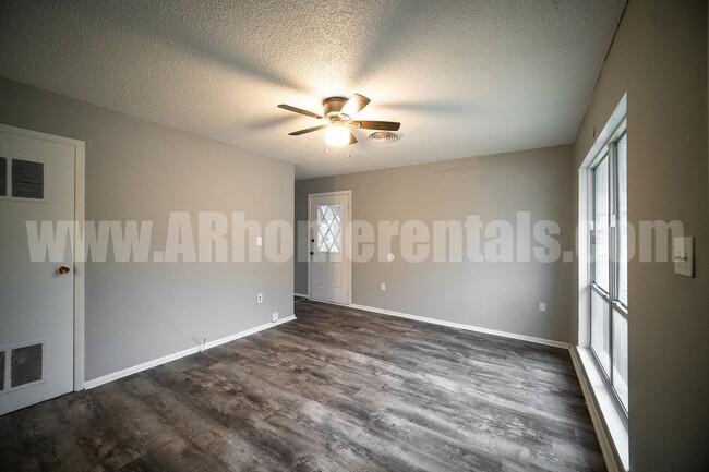 Photo - 916 Desota Pl