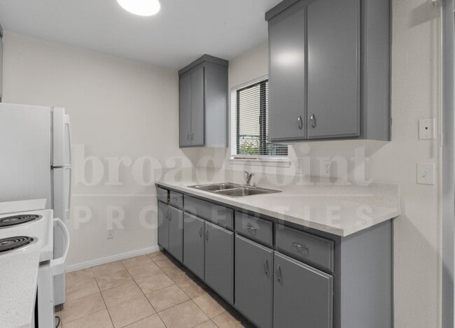 339 W 15th Ave Apts