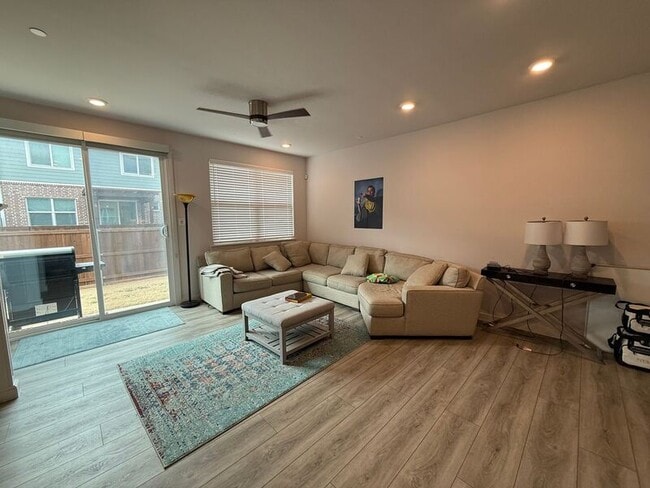 Photo - 616 Laurel Ln