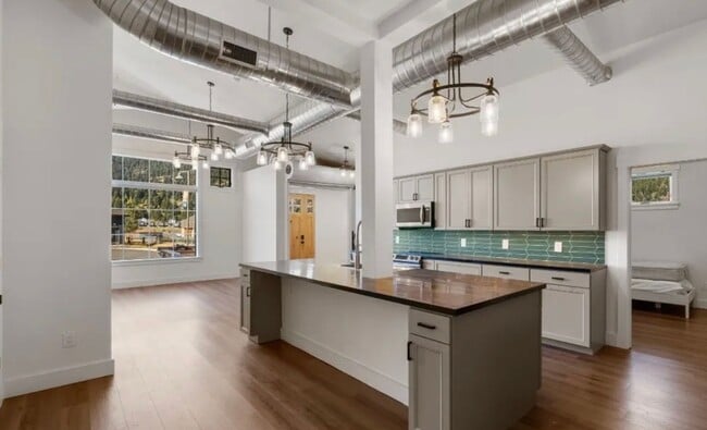Building Photo - 48 Market Pl