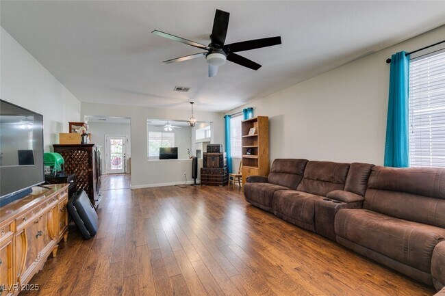 Photo - 1048 Painted Daisy Ave