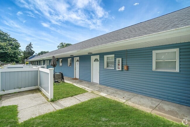 Building Photo - 16 Bellport St Unit 2 Rental
