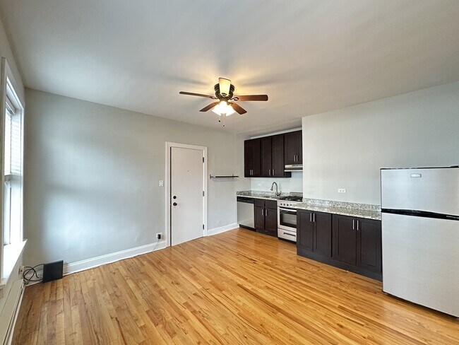 Building Photo - 625 W Patterson Ave Unit 209