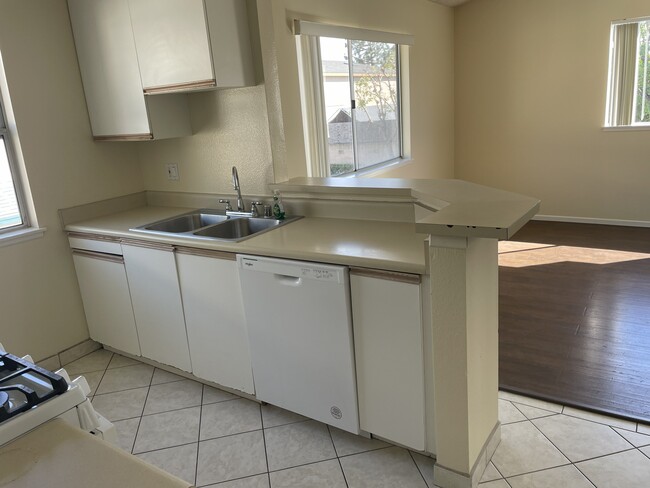 Photo - 7642-7652 Crescent Ave