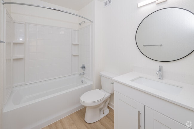 2BR, 2BA - 988SF - Bathroom 1 - Pointe at North Penn