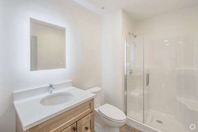 1 dormitorio, 1 baño - 650 pies cuadrados - Baño - 747 Pontiac Ave