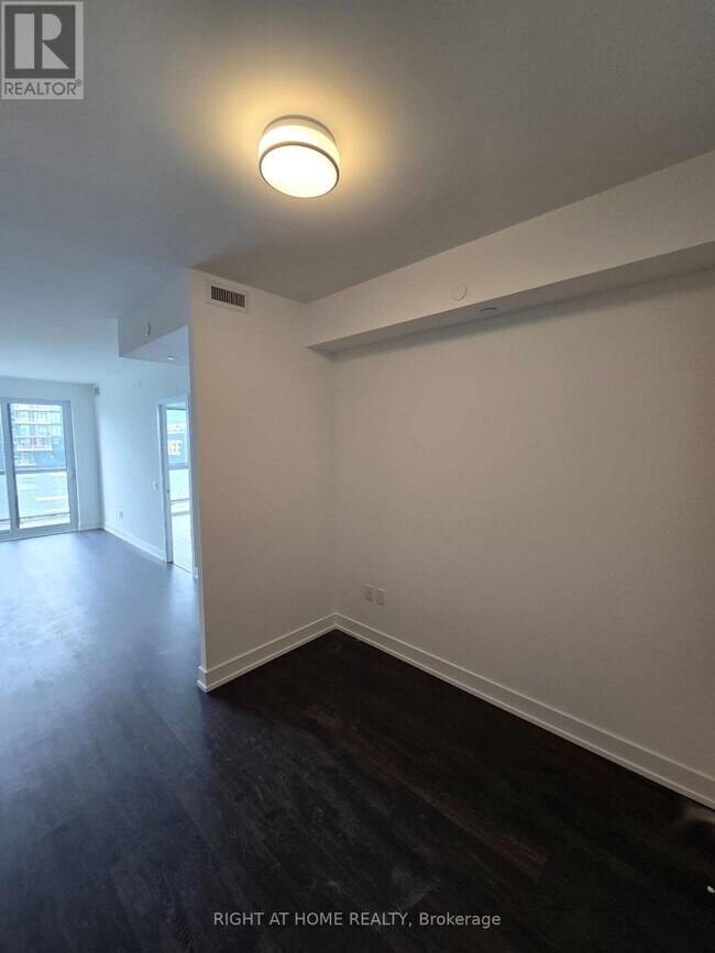 Photo - 30 Inn On The Pk Dr Unit 3311