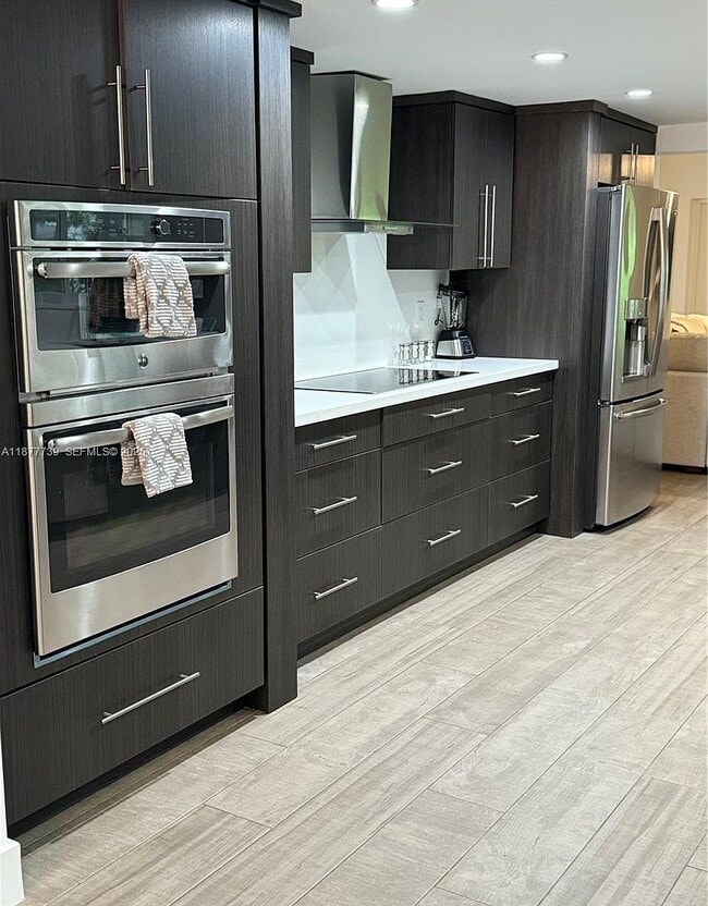 Photo - 3231 Salzedo St