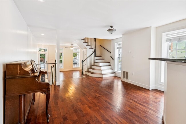 Photo - 345 E 28th St