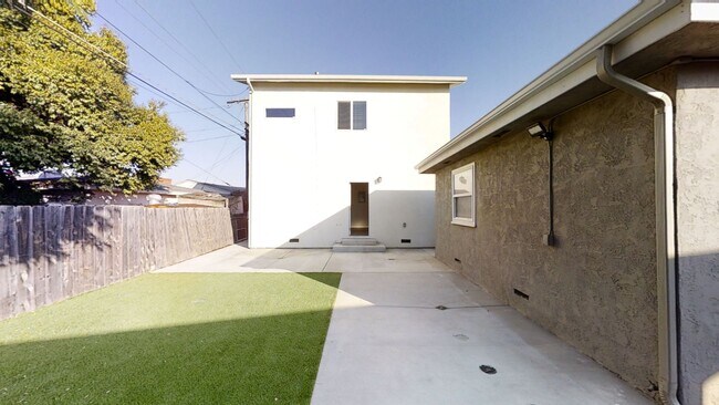 Photo - 4BD/2BA, Great Yard Space!