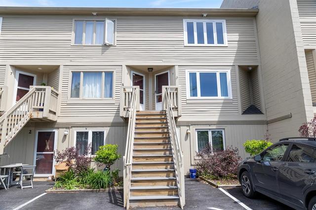 Stairway to Entrance - 337 College St Condo Unit 9