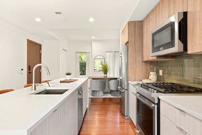 Photo - 143-171-171 Hyde Park Ave