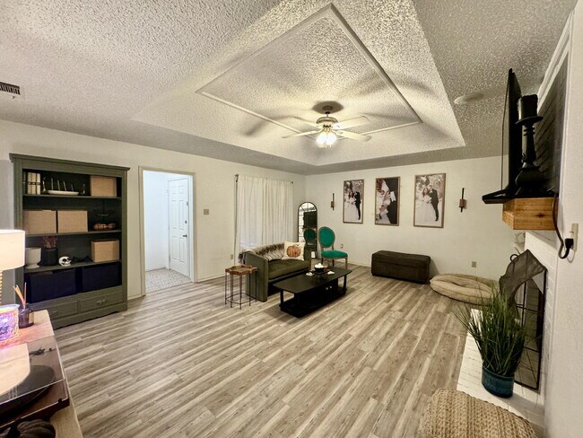 Photo - 4804 76th St