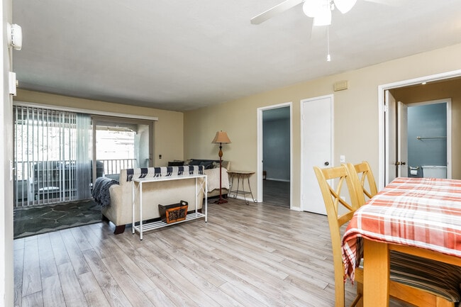 Photo - 2530 Clairemont Dr