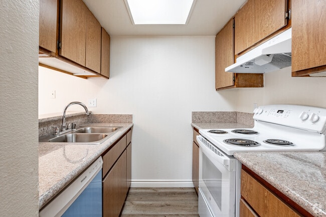 1BR, 1BA - 700SF Kitchen - Harbor Village Apartments