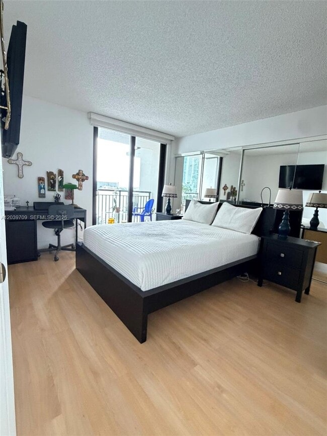 Photo - 540 Brickell Key Dr Unidad 828