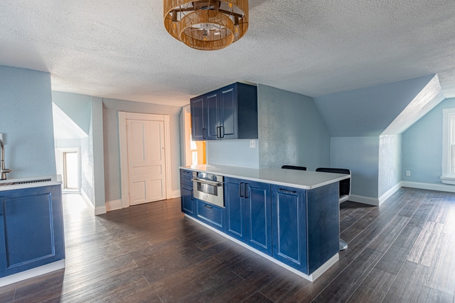 Photo - 310 Marsonia St