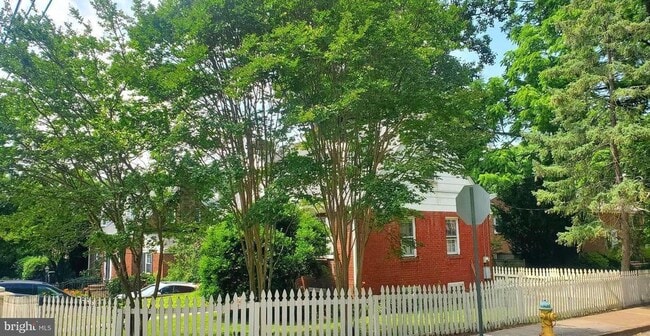 Building Photo - 1018 N Harrison St Rental