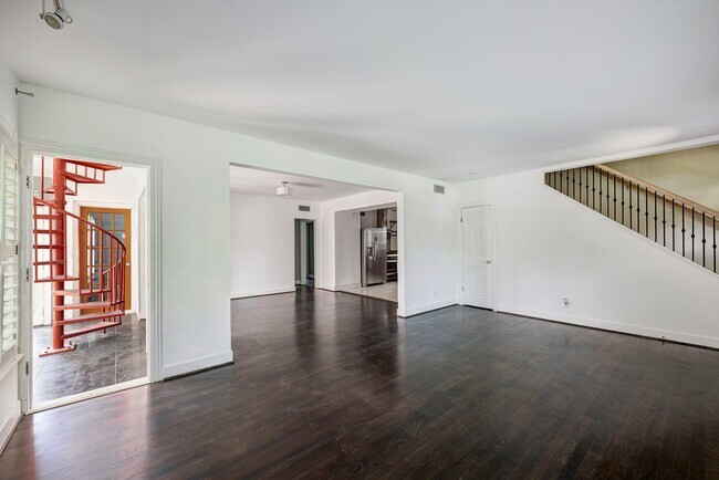 Building Photo - 1919 W McKinney St Rental