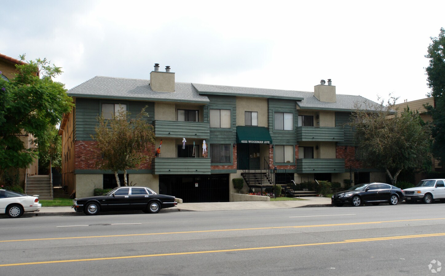 Photo - 6222 Woodman Ave
