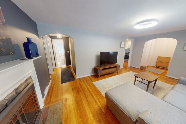 Photo - 940 S Grosvenor Rd