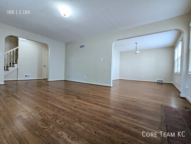 Photo - 629 E Meyer Blvd