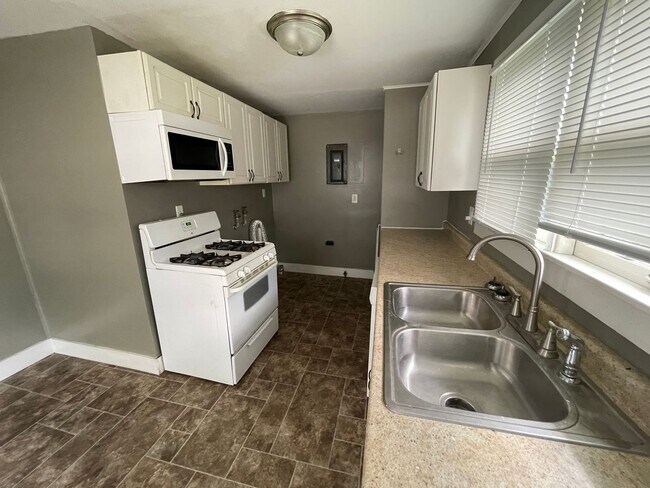 Photo - 2 Bedroom, 1.5 Bathroom Duplex