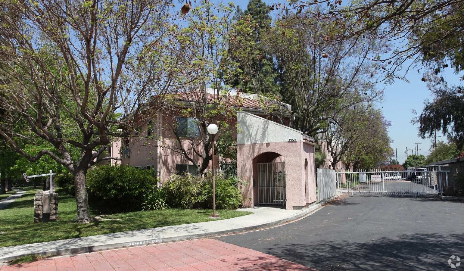 9021 Beverly Rd - 9021 Beverly Rd Apartments