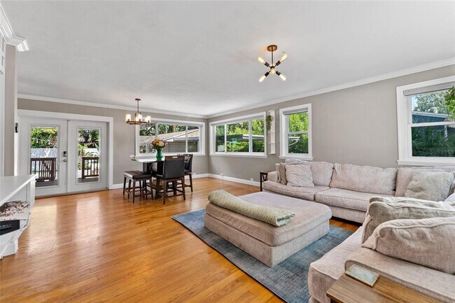 Photo - 2605 S Manhattan Ave