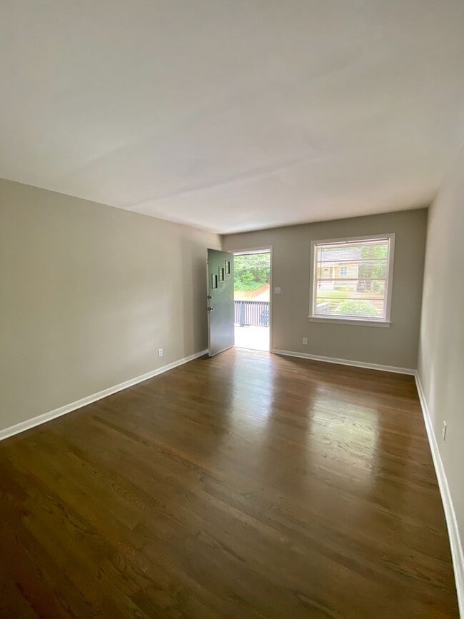 Building Photo - 225-Hillcrest