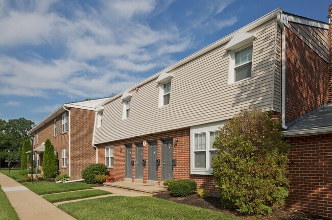 Photo - 2nd Floor: Discover private, elevated views and quiet surroundings in this sunny 1-bedroom apartm... Unidad U-14