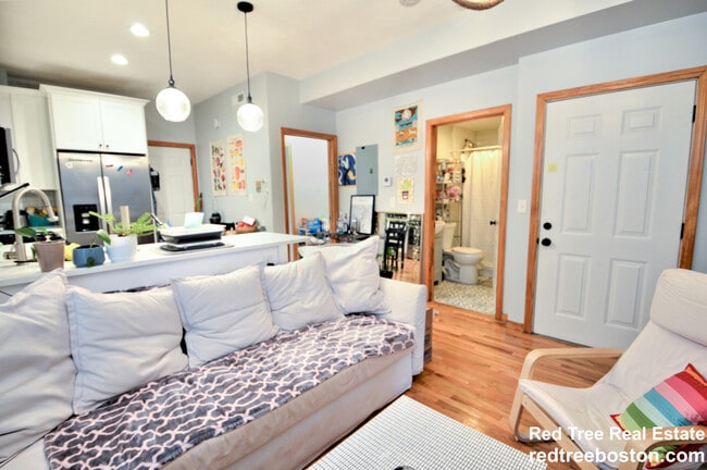 Building Photo - 179 Putnam St Unit 3 Rental