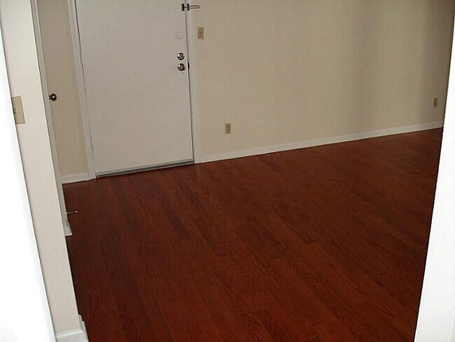 Photo - 2955 7 Pines Ct Unidad 207