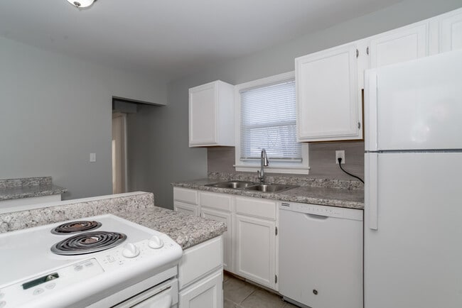 Photo - 6703 N Walnut St