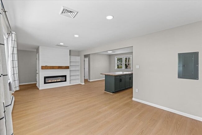 Photo - 1 Spruce Ln