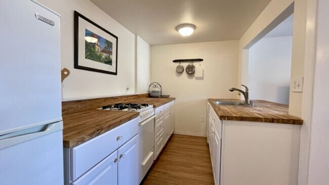 Photo - Furnished 1 Bedroom Flat Near Downtown SLO ** All Utilities Included