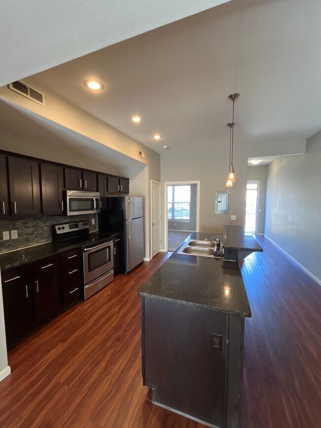 Photo - 2 BEDROOM, 2 BATH GREAT LOCATION Unit Walnut D202