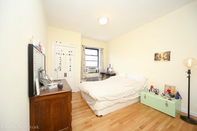 Large, Renovated 2 Bedroom in Prime East Village