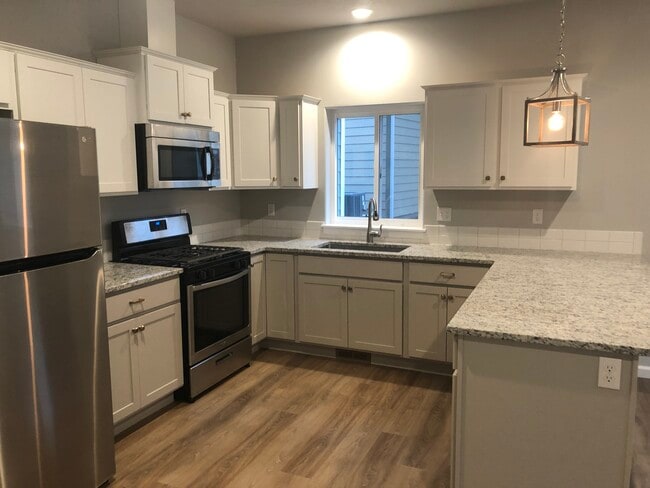 Photo - 1360 SW Center St