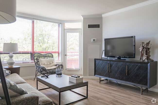 2BR, 2BA - 1100 SF - Living Room