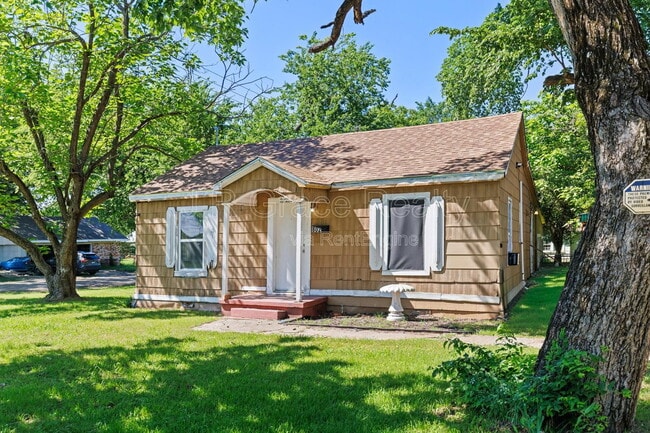 Photo - 802 W Navasota St